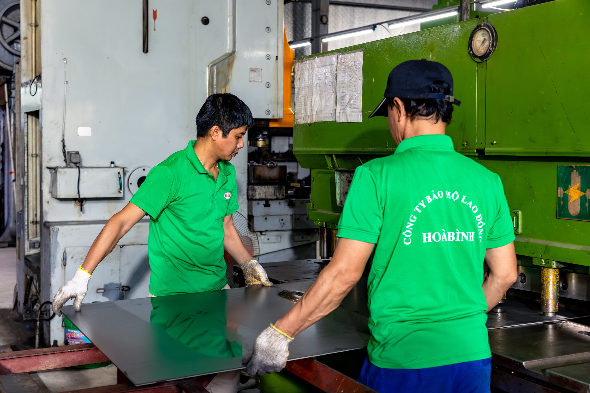 Câu chuyện Đồng Phục Hòa Bình